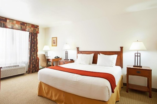 Holiday Inn Express Hotel & Suites Mattoon image 12