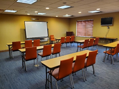Holiday Inn Express Hotel & Suites Mattoon image 28